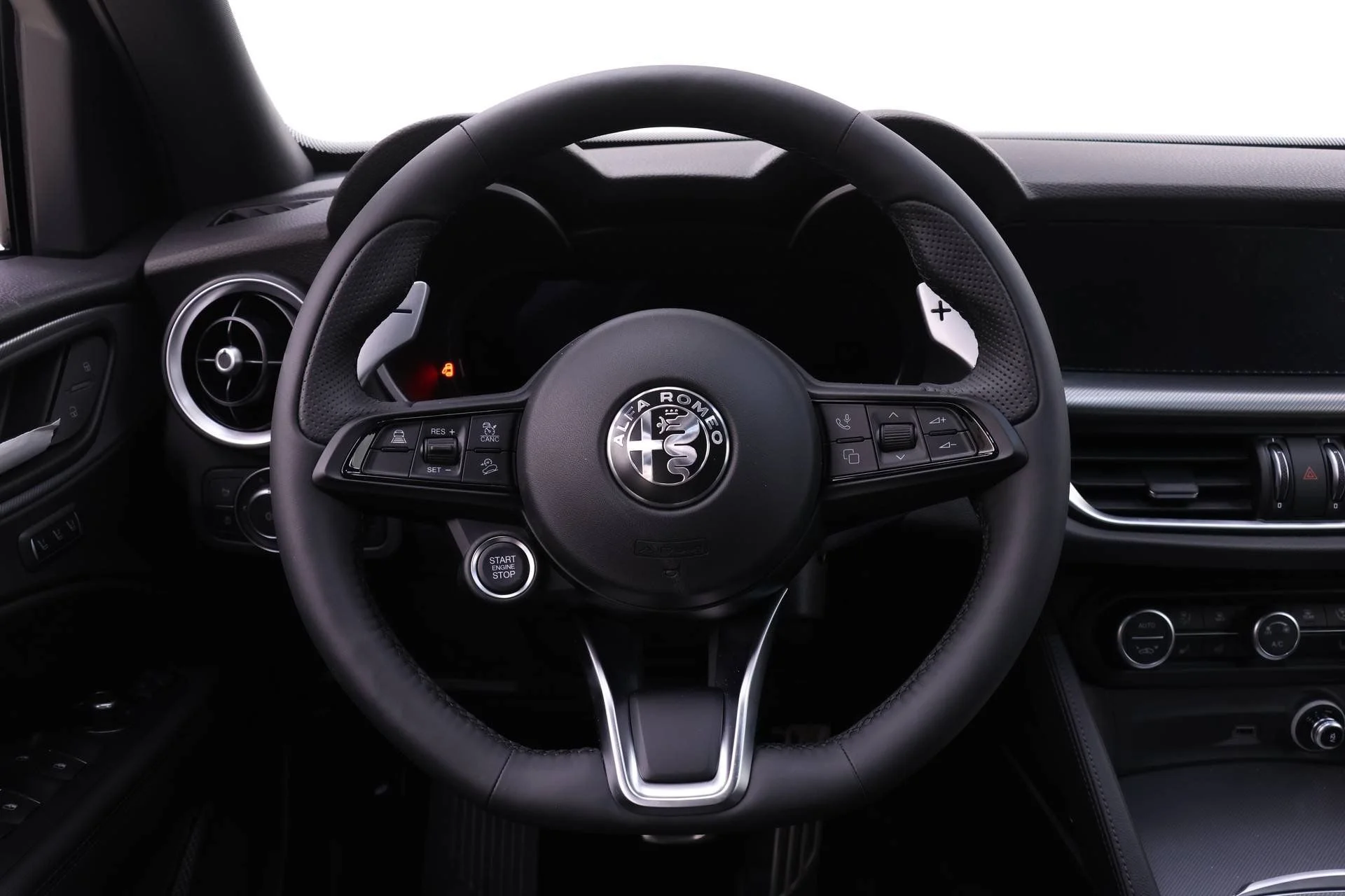 New 2026 Milano White Exterior Paint Alfa Romeo Base image 14