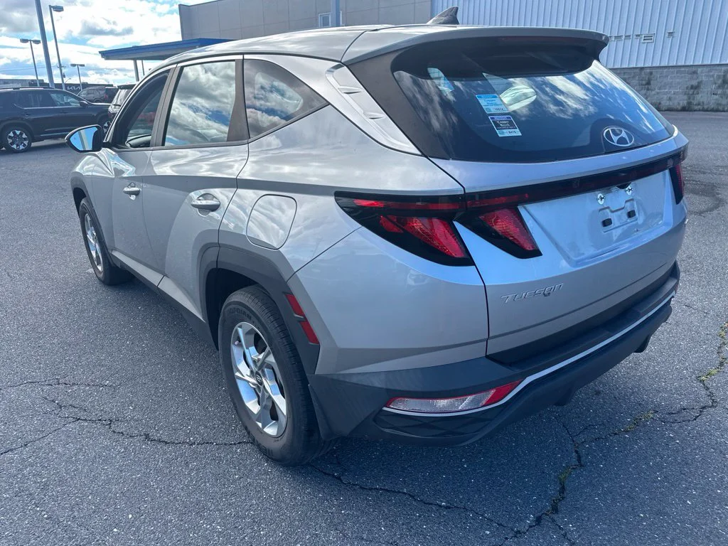 Used 2022 Shimmering Silver Hyundai SE image 5