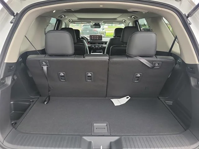 New 2026 Platinum White Pearl Honda Touring Blackout image 5