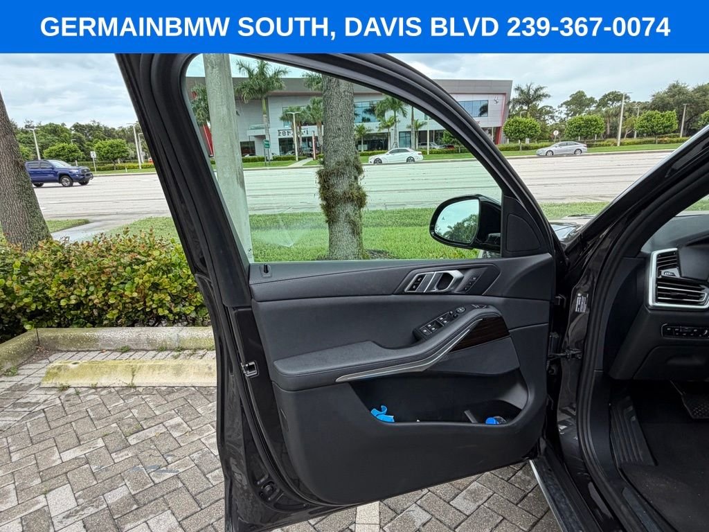 Used 2020 Dark Graphite BMW xDrive40i image 18