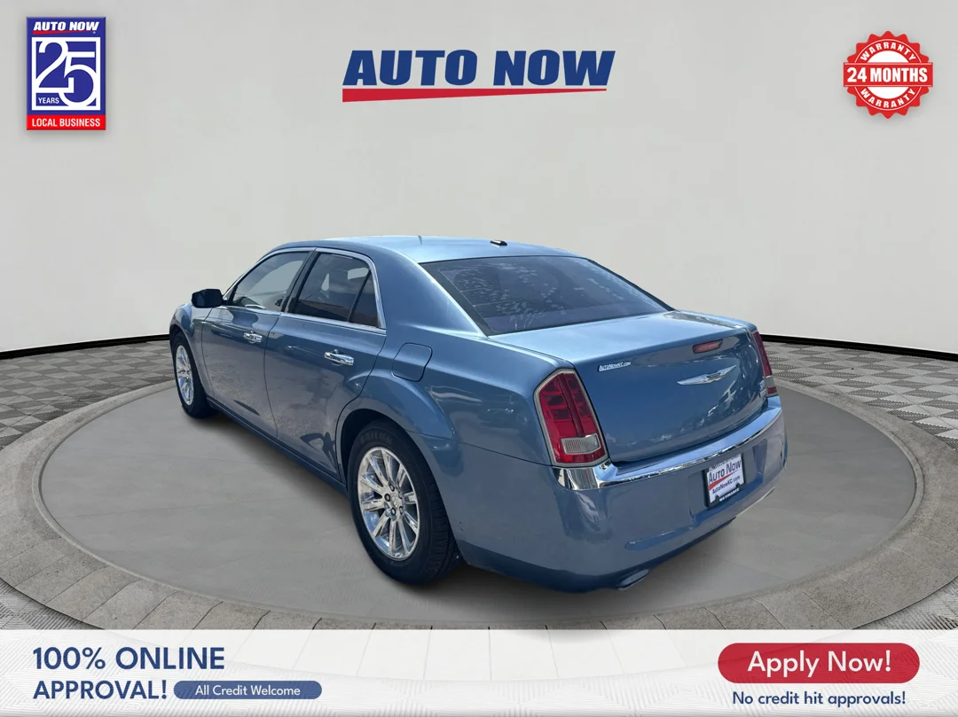 Used 2011 Sapphire Crystal Met Chrysler Limited image 4