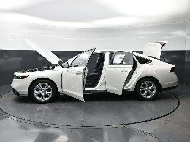 New 2026 Platinum White Pearl Honda LX image 32