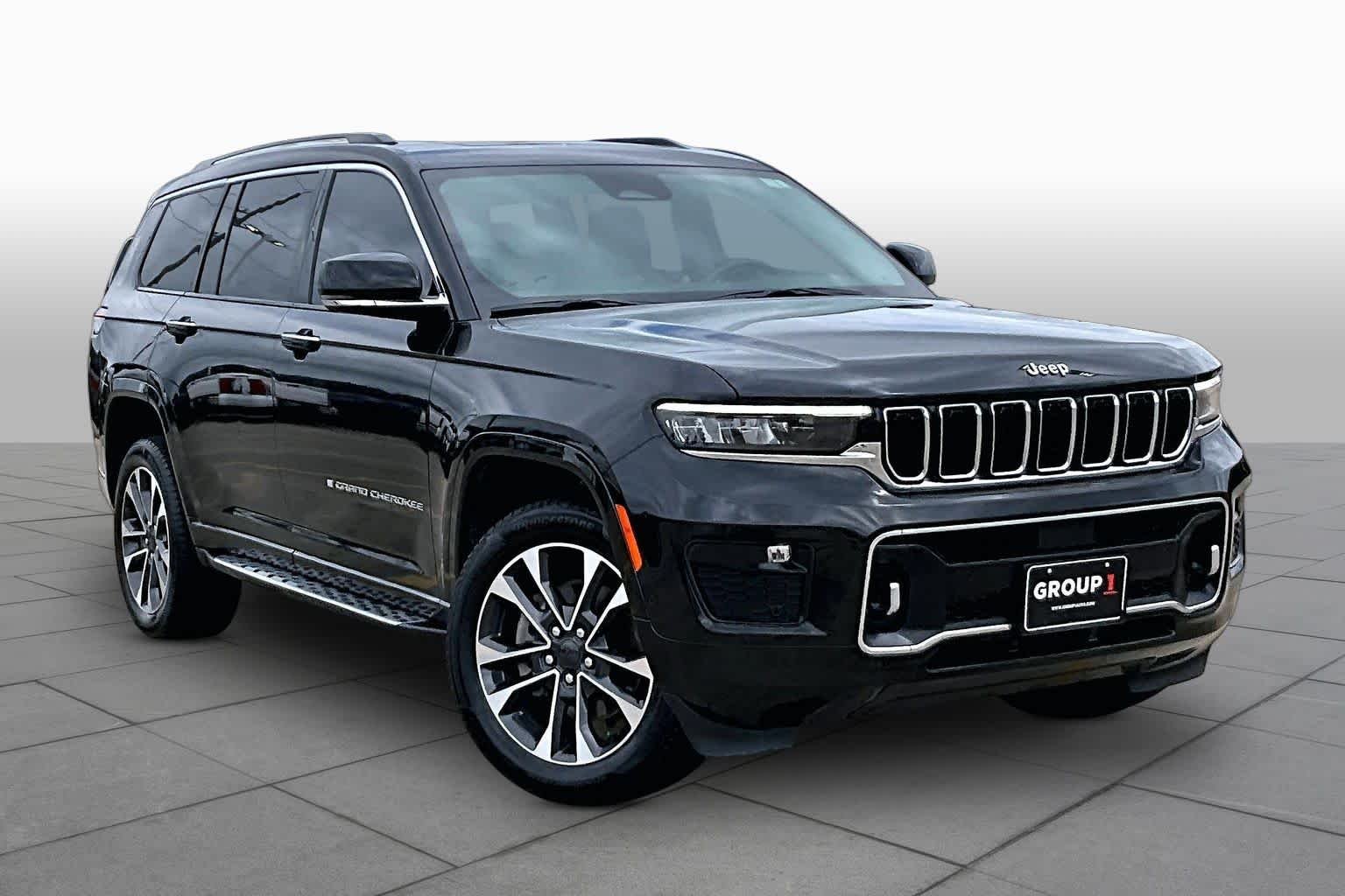 Used 2021 Diamond Black Crystal Pearlcoat Jeep Overland image 4