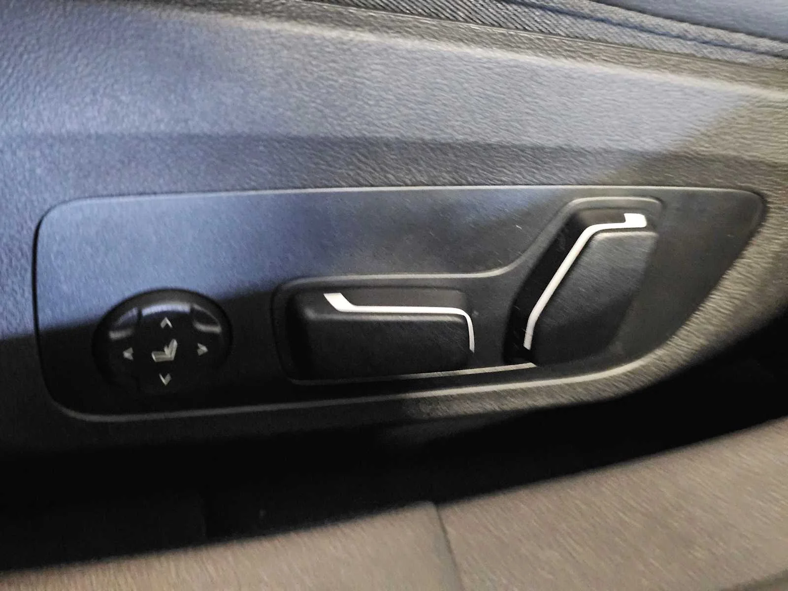 New 2026 Black Sapphire Metallic BMW xDrive40 image 23