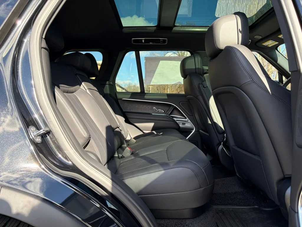 New 2025 Santorini Black Land Rover SE image 17