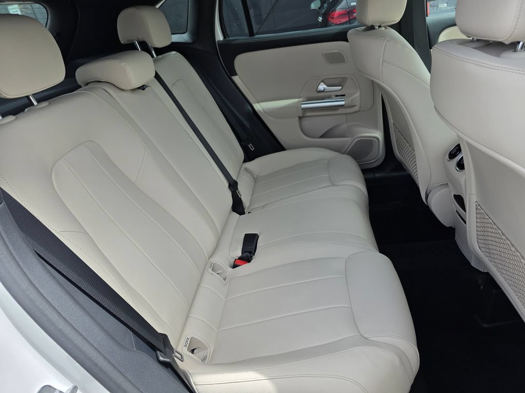 New 2026 Polar White Mercedes-Benz GLA 250 image 44