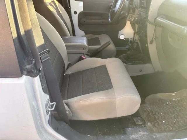 Used 2008 White Jeep X image 10
