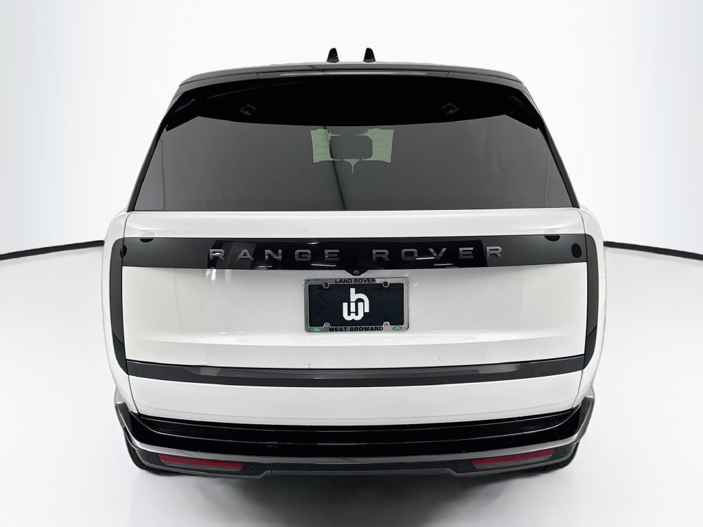 Used 2024 White Land Rover SE image 6