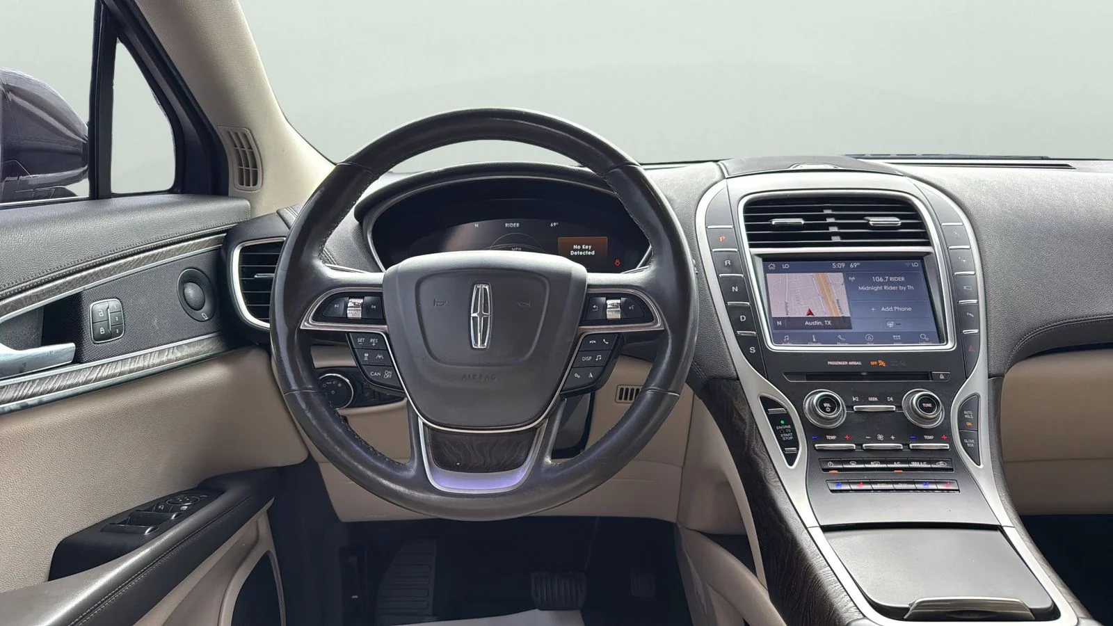 Used 2019 Red Lincoln Reserve image 12