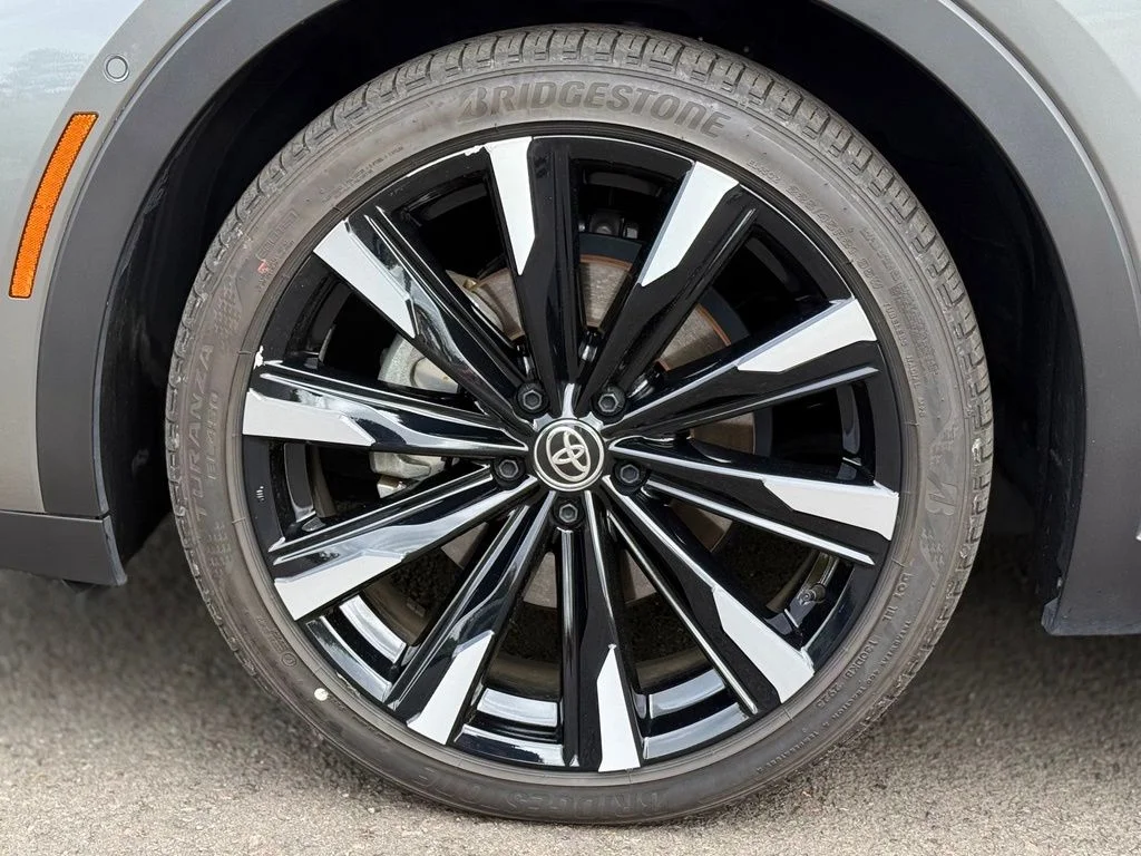 Certified Used 2026  Toyota Platinum image 9