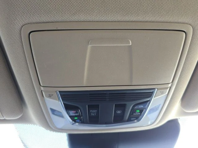 Used 2021 White Acura Base image 19
