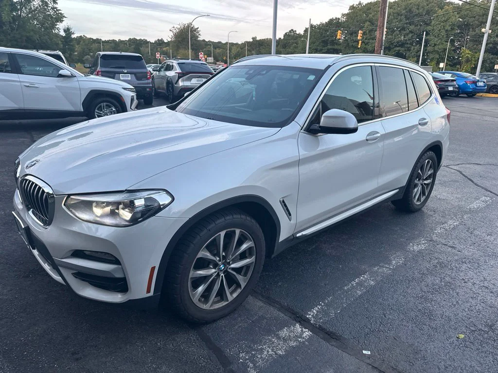 Used 2019 White BMW xDrive30i image 3