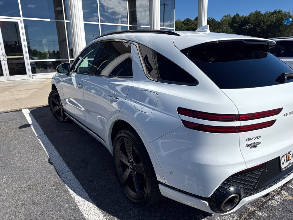 Used 2025 White Genesis 3.5T Sport image 6