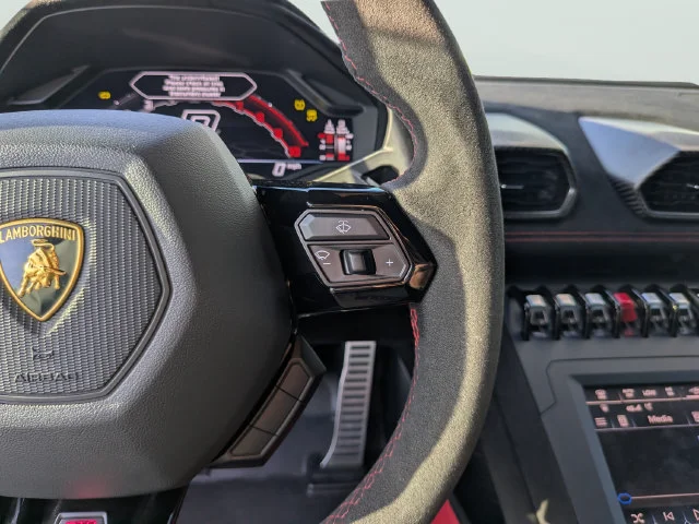 Used 2023 Black Lamborghini Base image 25