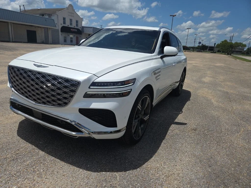 Used 2026 White Genesis 3.5T Prestige image 3