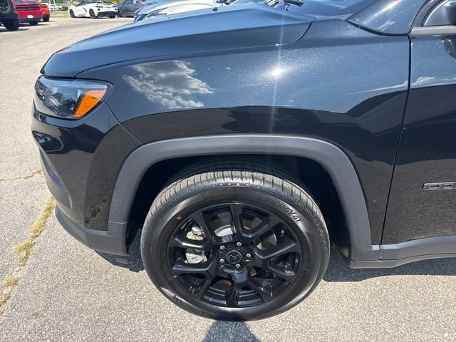 Used 2025 Black Jeep Latitude image 10