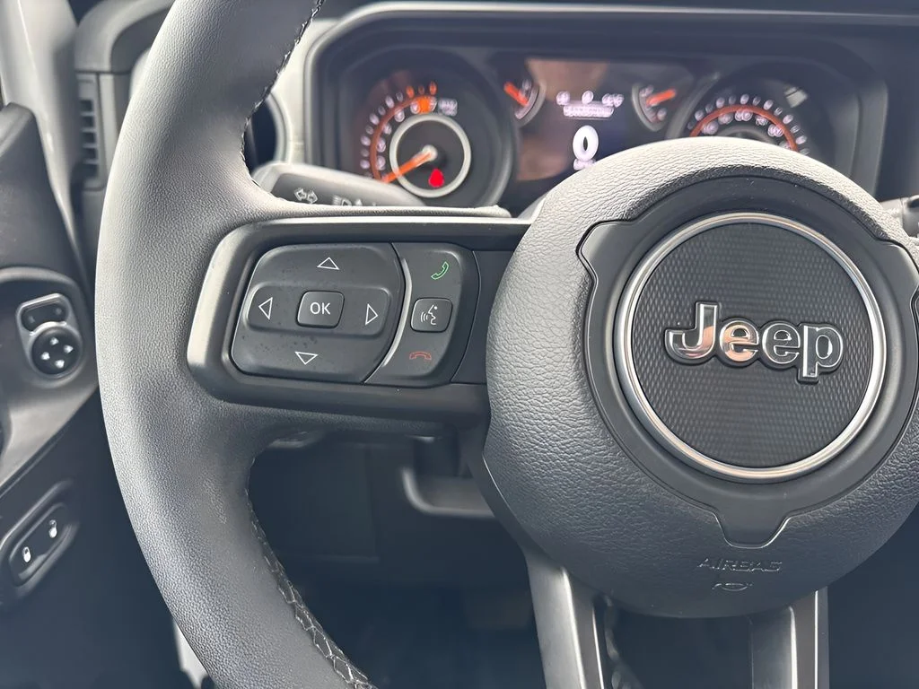 Used 2025 White Jeep Sport S image 13