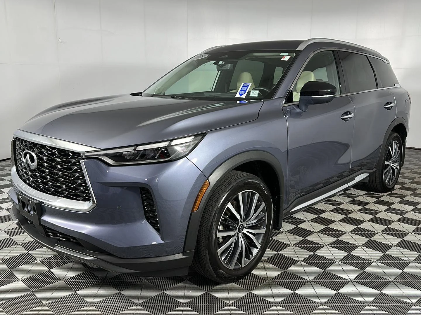 Used 2023 Moonbow Blue INFINITI SENSORY image 3