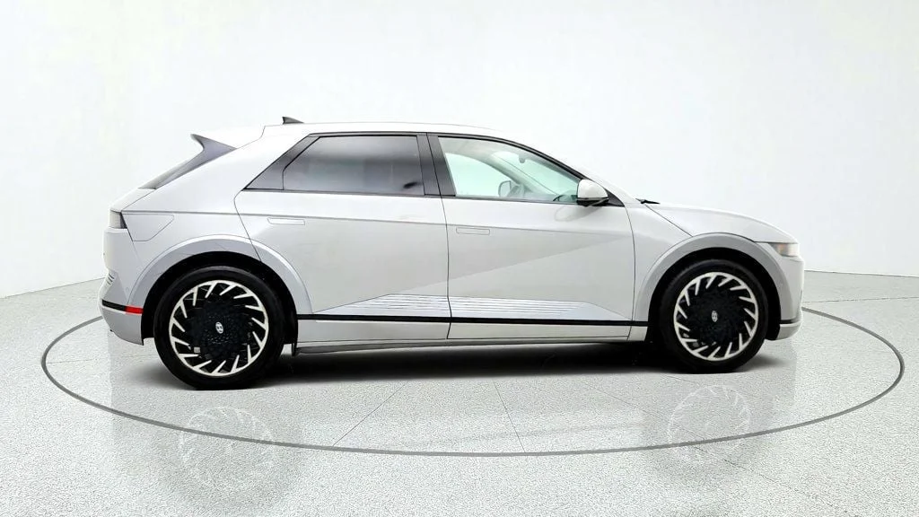 Used 2022 Cyber Gray Hyundai Limited AWD image 4