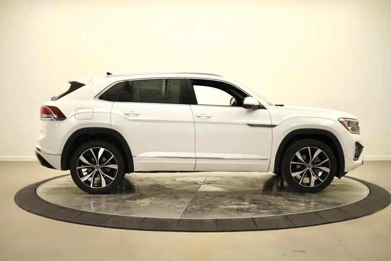 New 2026 White/off-white Volkswagen 2.0T SEL Premium R-Line image 2