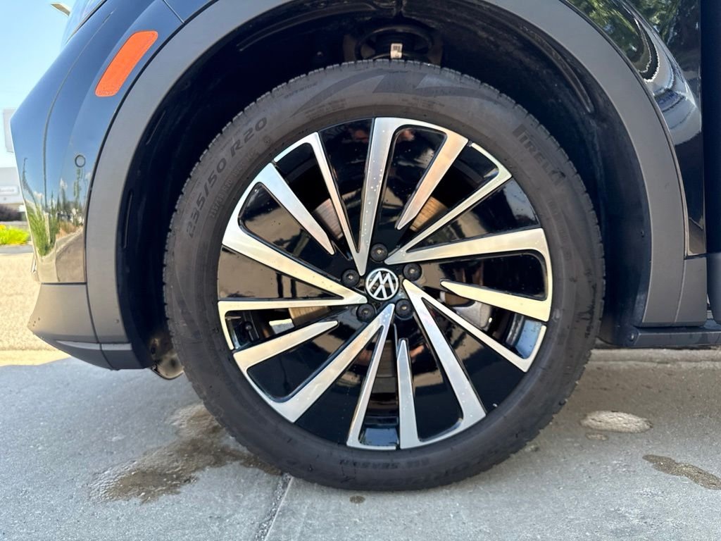 Certified Used 2025 Deep Black Volkswagen Pro image 28