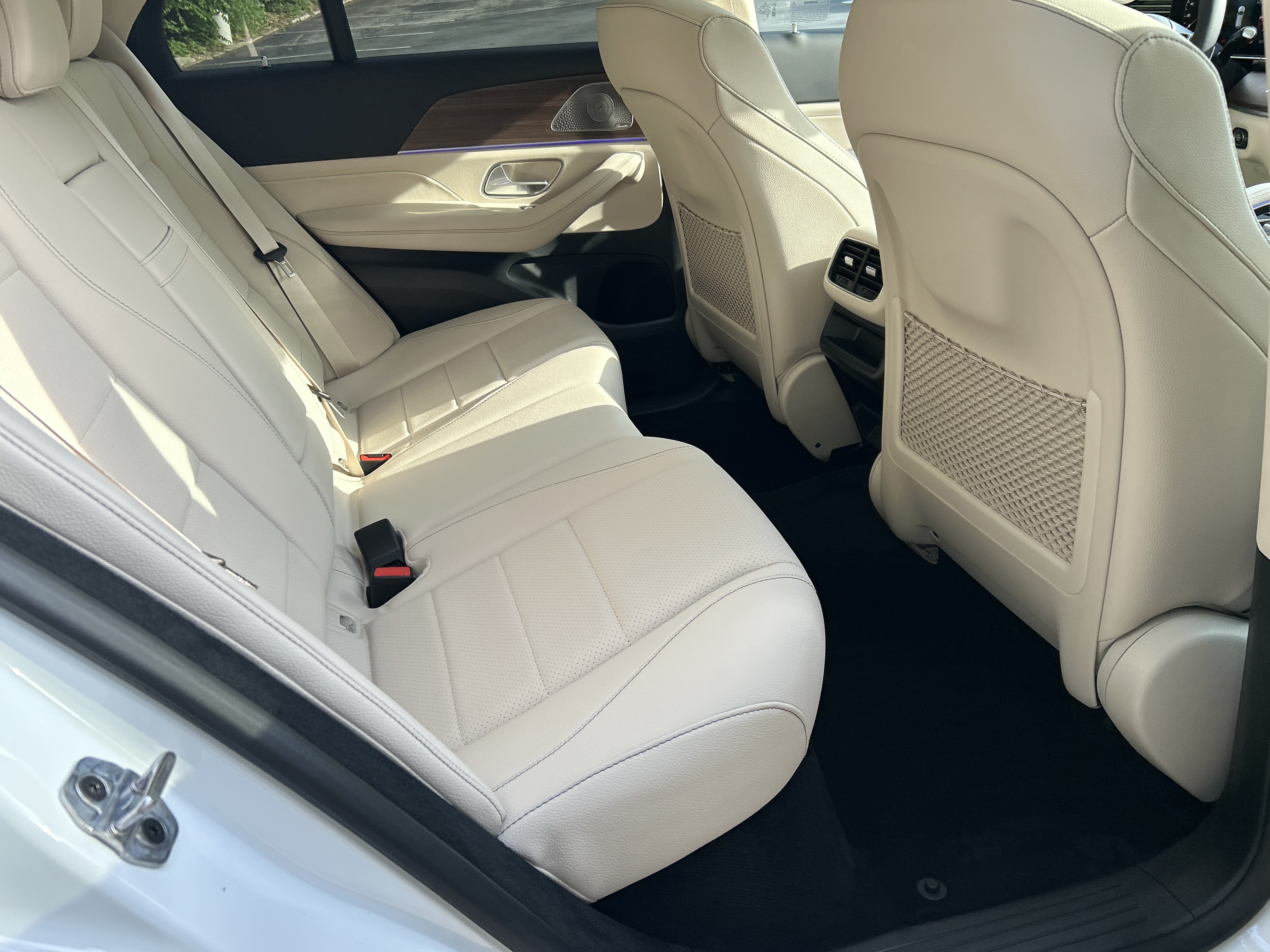 New 2026 MANUFAKTUR Moonlight White Metallic Mercedes-Benz GLE 350 4MATIC® SUV image 39