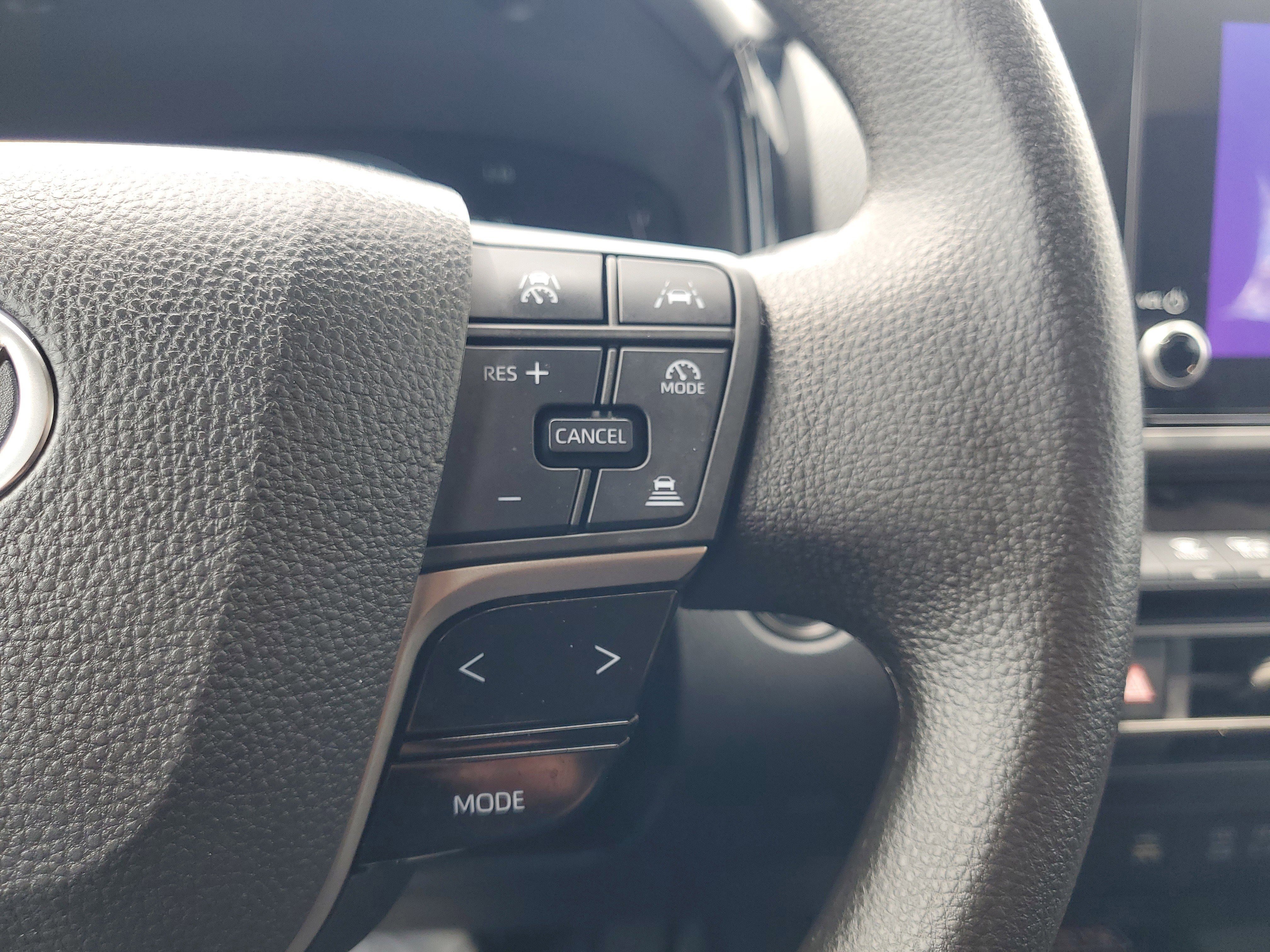 Used 2025 Ice Toyota LE image 22