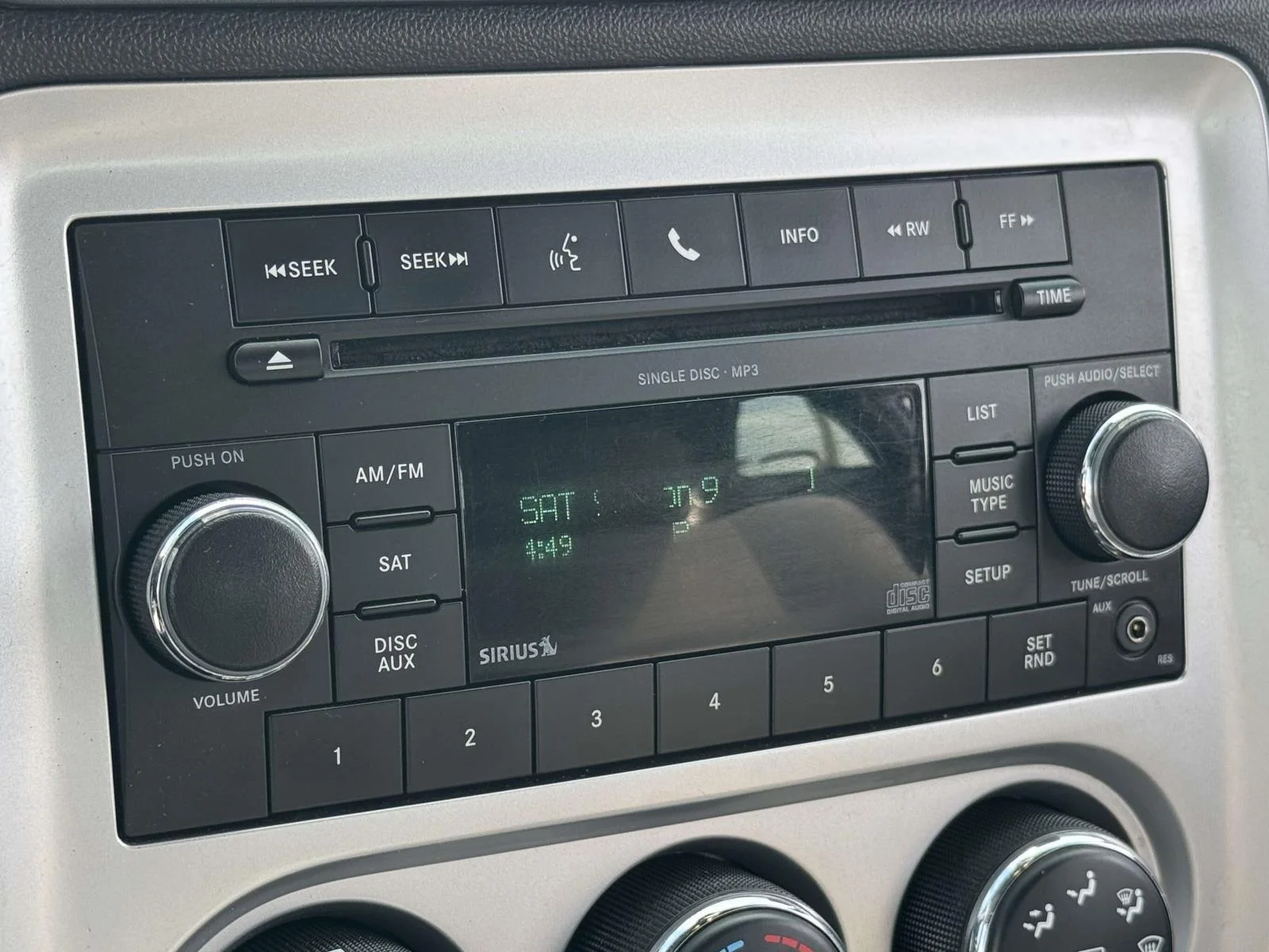 Used 2010 Torred Dodge SE image 3