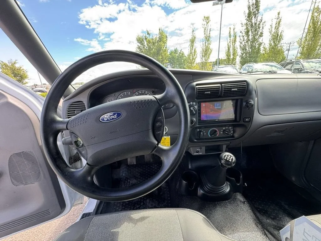 Used 2001 White Ford  image 11
