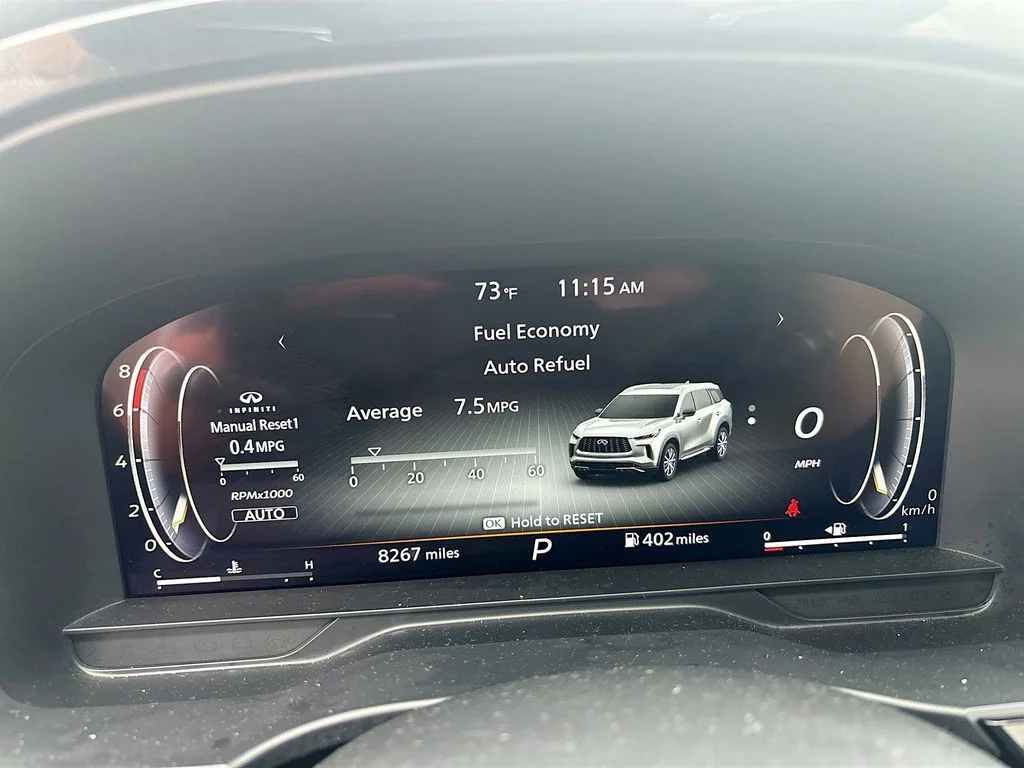 Used 2025 White INFINITI LUXE image 39