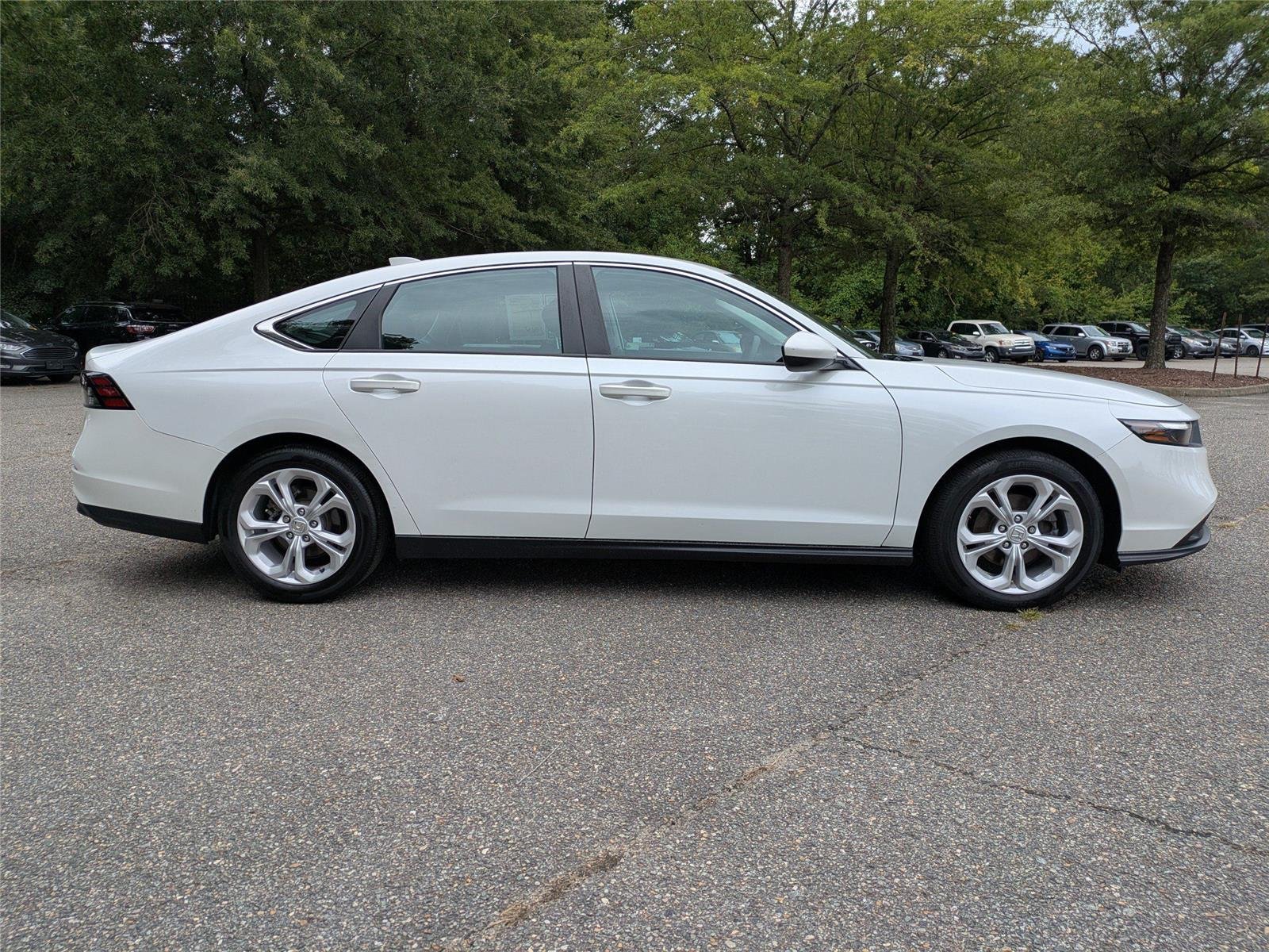 Used 2023 Platinum White Pearl Honda LX image 3