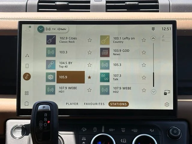 New 2026 Woolstone Green Land Rover X-Dynamic SE image 22