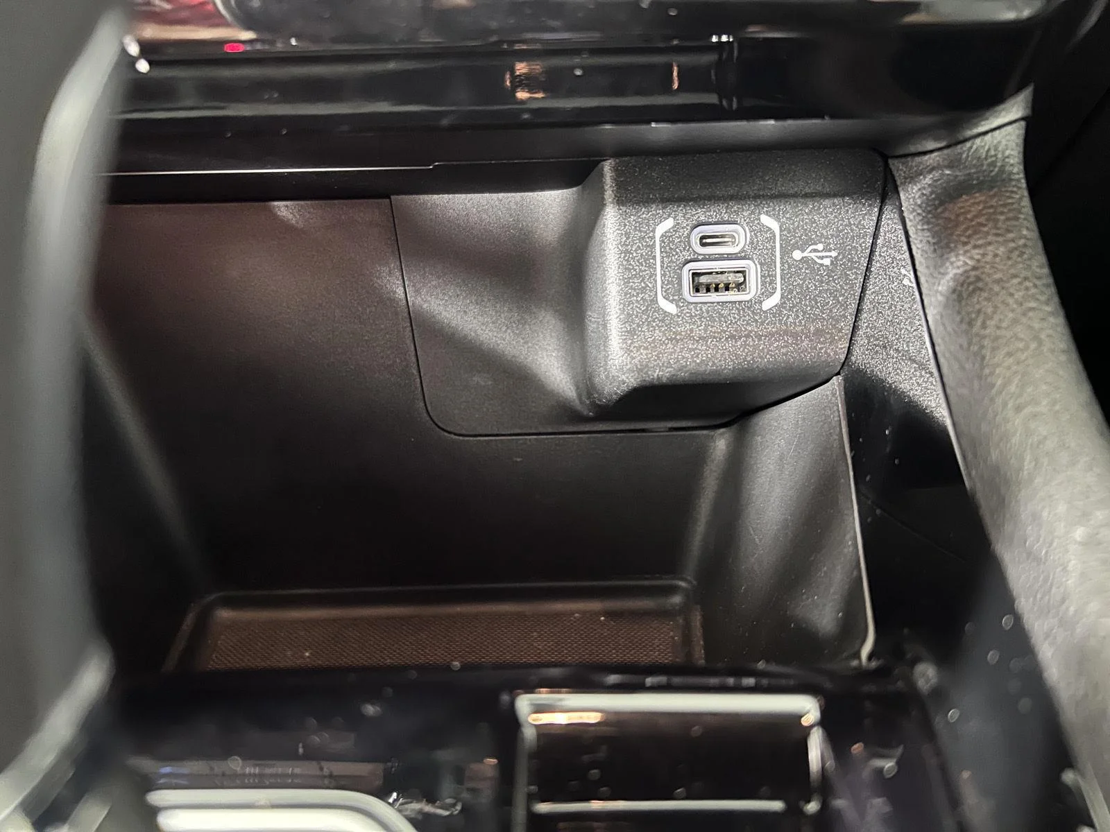 Used 2024 White Jeep Limited image 12