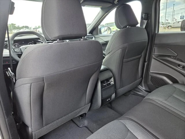 New 2026 Silver Zynith Clear-Coat Exterior Paint Jeep Laredo image 24