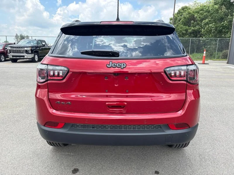 New 2026 Red Hot Pearl-Coat Exterior Paint Jeep Limited image 4