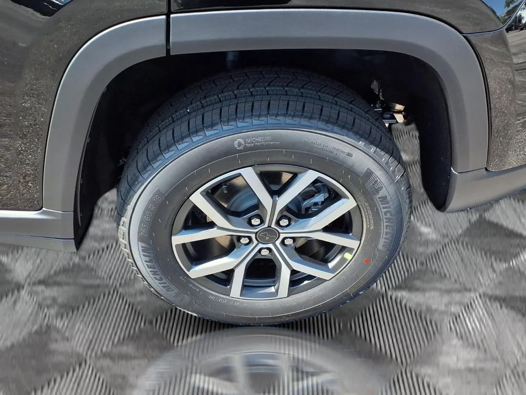 New 2027 High-Gloss Black Paint Jeep Laredo X image 25
