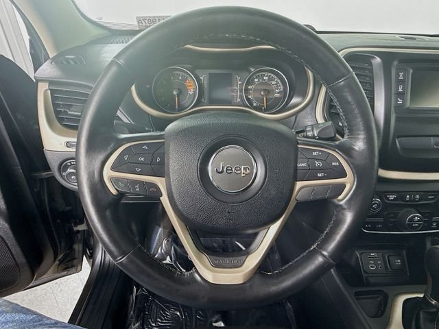 Used 2016 Gray Jeep Latitude image 11