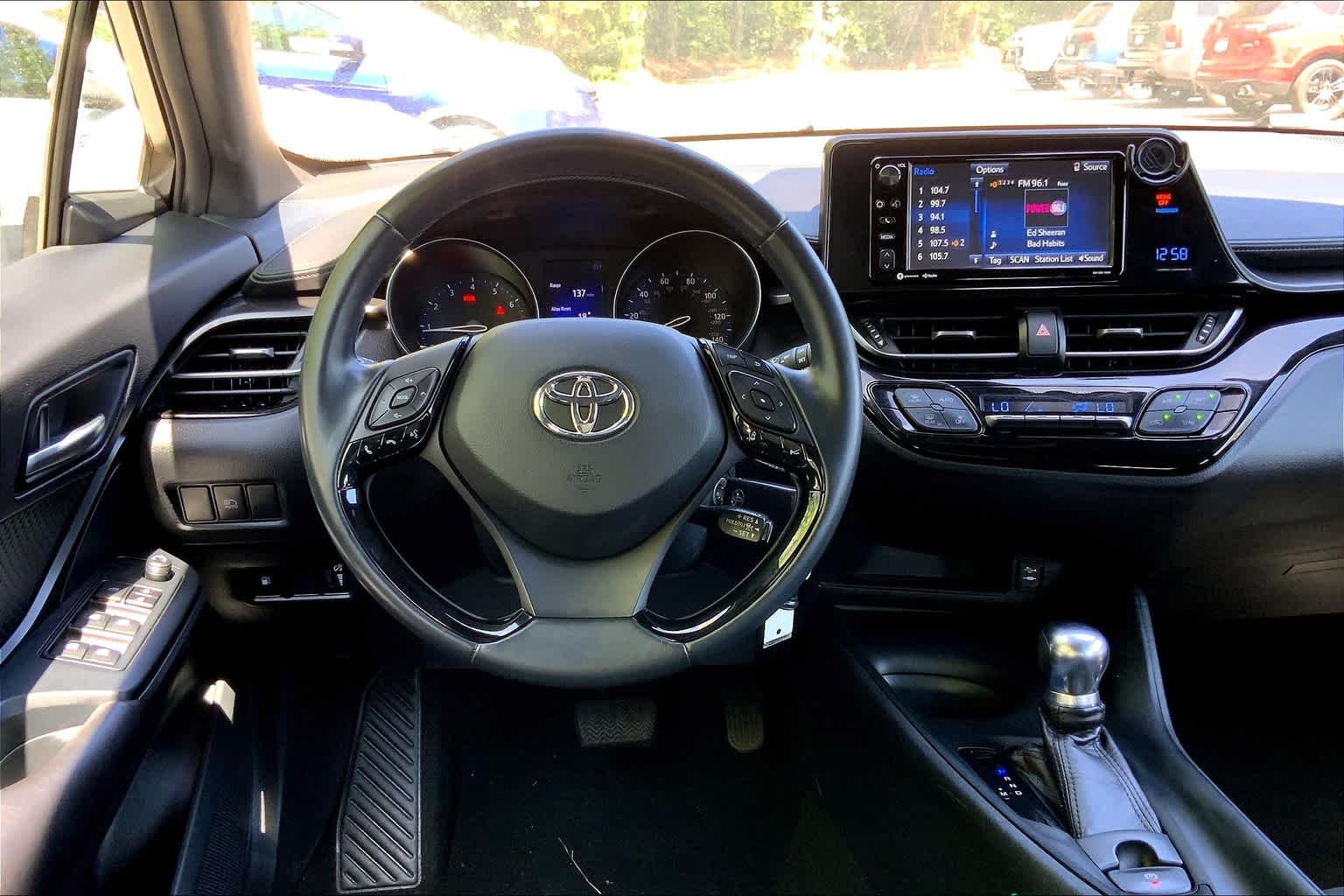 Used 2018 Blizzard Pearl Toyota XLE image 5