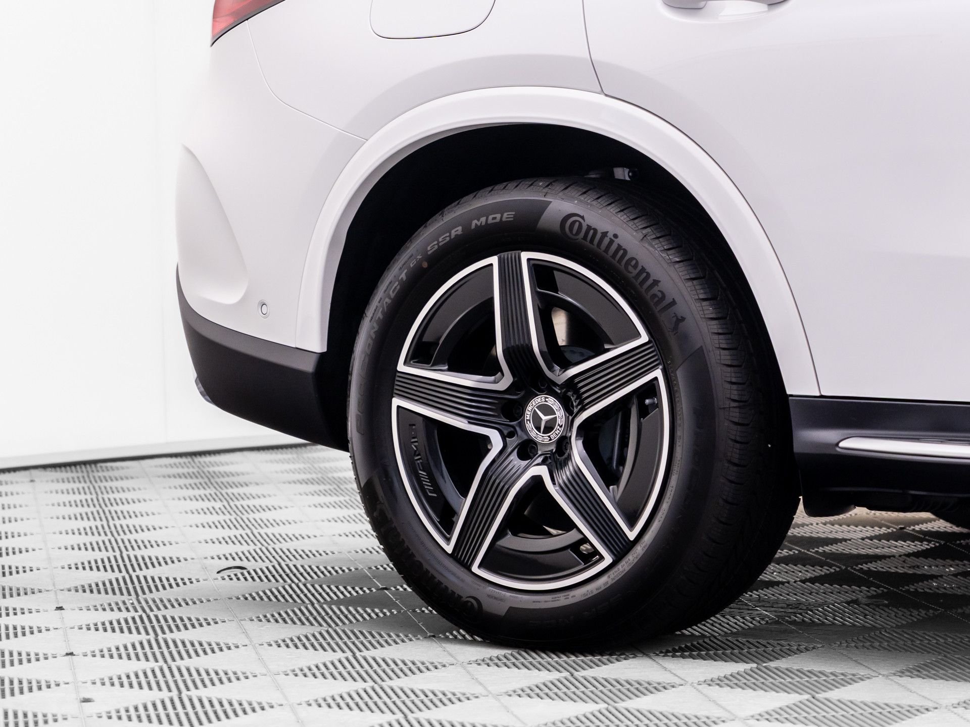 New 2027 Polar White Mercedes-Benz GLC 350e image 38