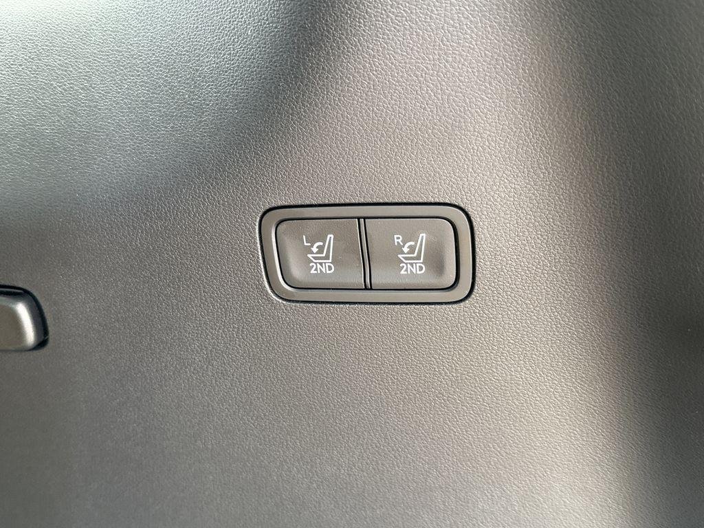 New 2026 Shimmering Silver Pearl Hyundai SEL FWD image 24