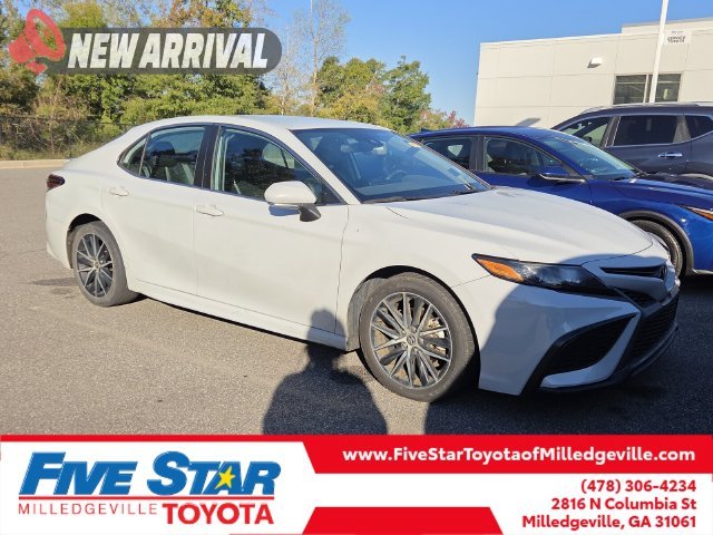 Used 2022 White Toyota SE image 1
