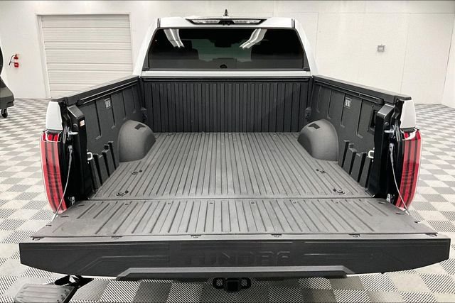 Used 2026 Wind Chill Pearl Toyota Platinum image 33