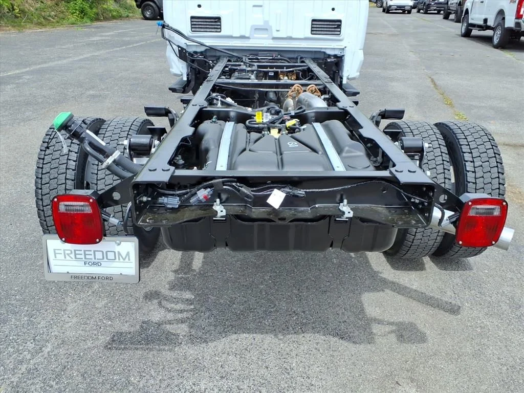 New 2026 Oxford White Ford F-450® XL image 13