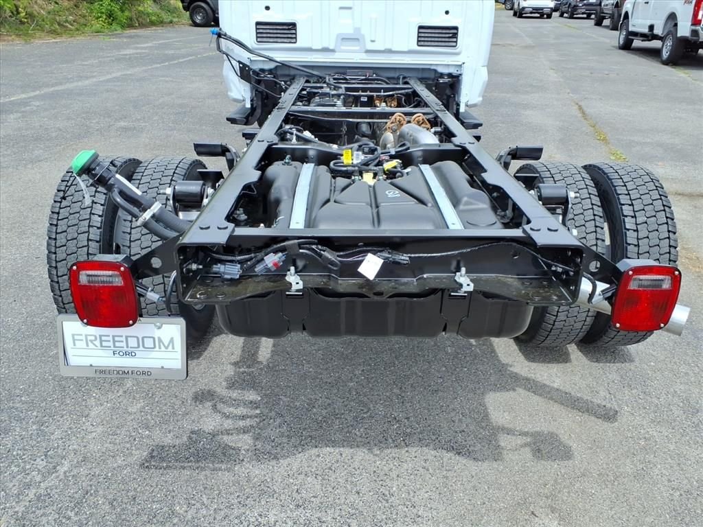 New 2026 Oxford White Ford F-450® XL image 13