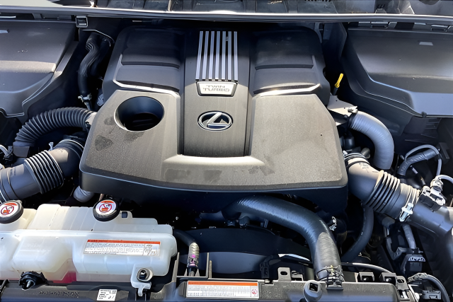 Used 2023 Silver Lexus 600 F SPORT image 28