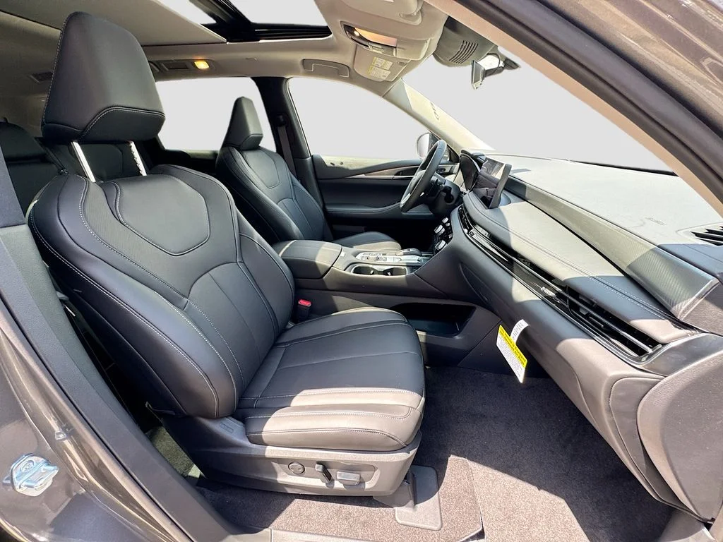 Used 2027 Gray INFINITI PURE image 31