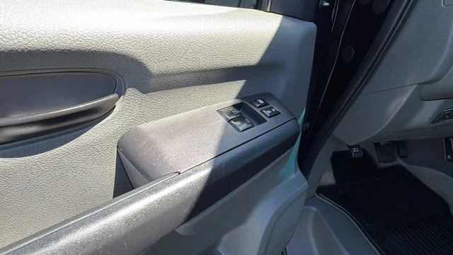 Used 2018 Super Black Nissan SL image 14