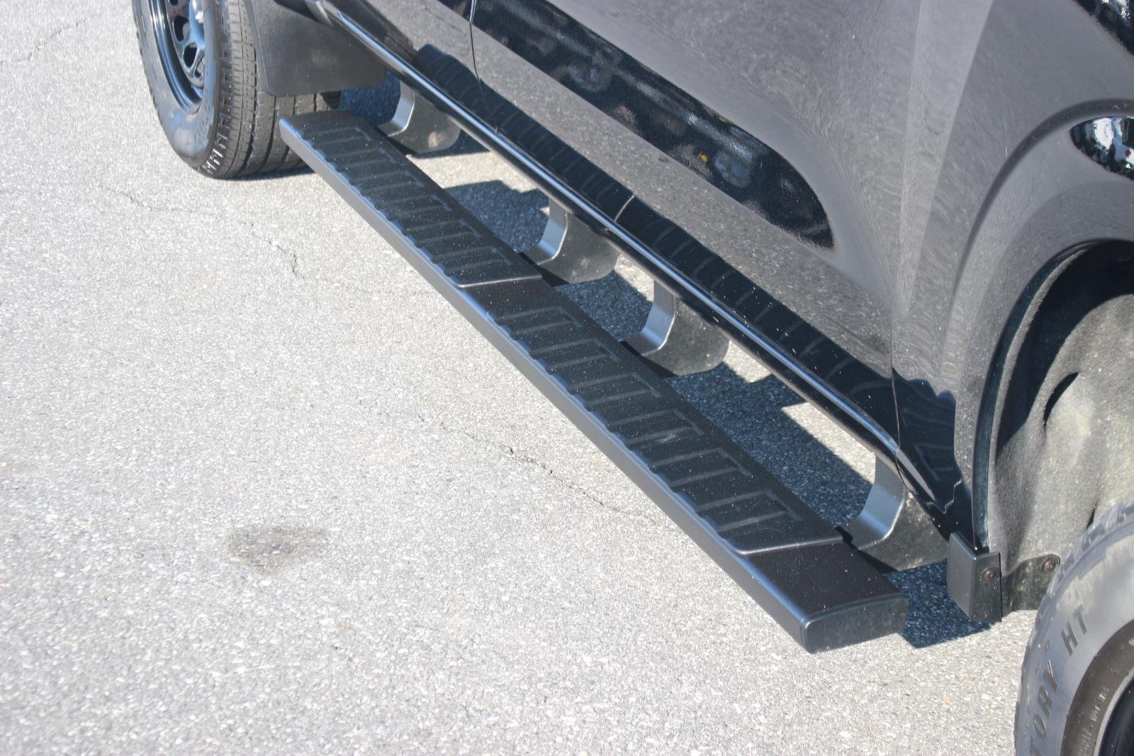 Used 2024 Black Chevrolet Z71 image 10
