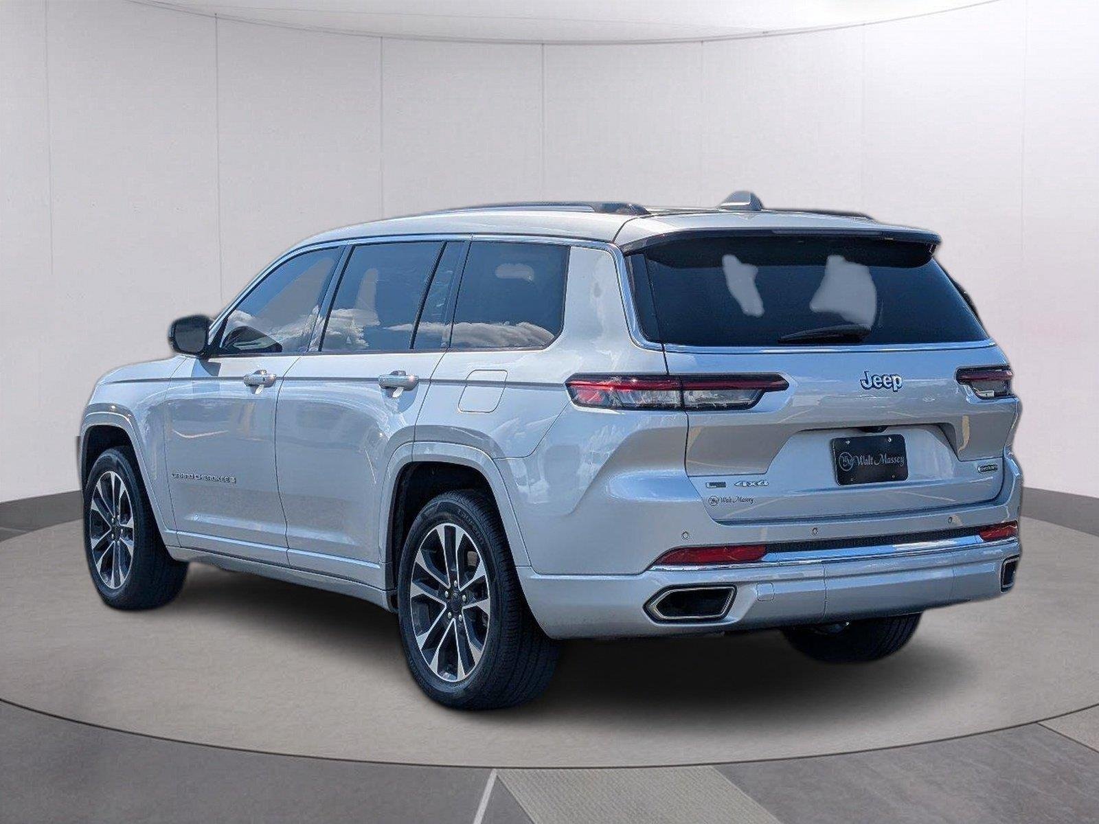Used 2023 Silver Zynith Jeep Overland image 3