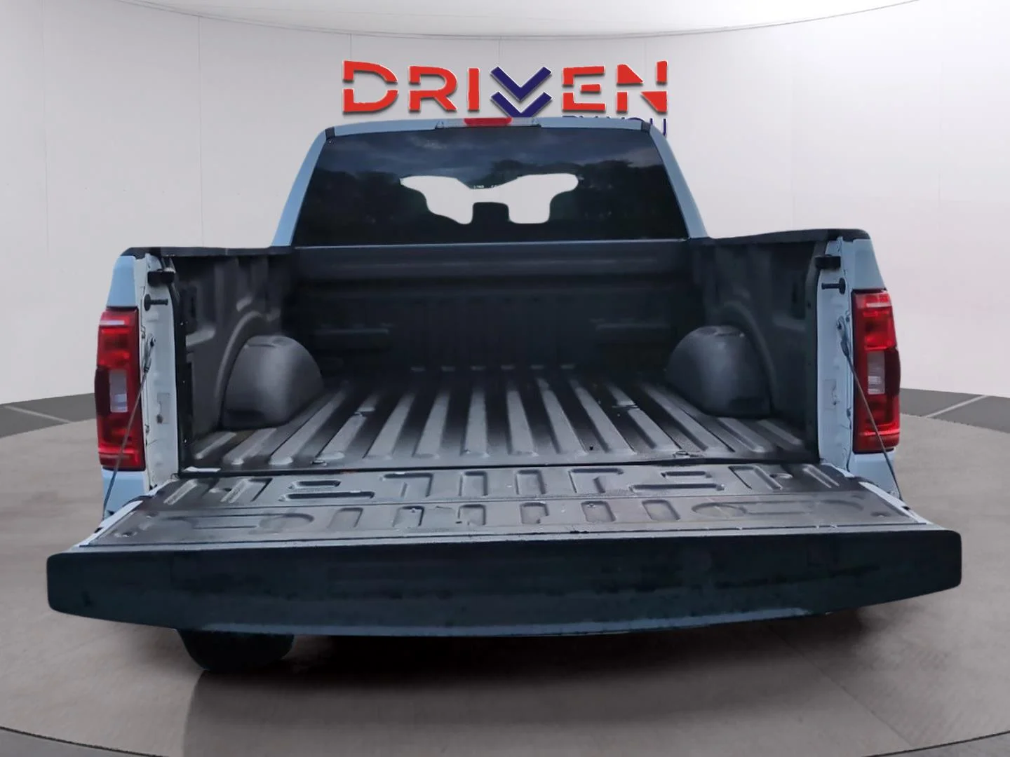 Used 2021 Oxford White Ford XLT image 9